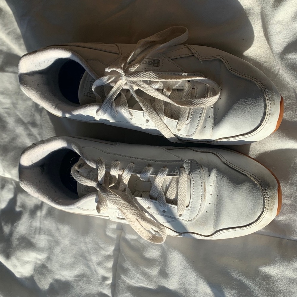 Womens size 8 reebok sneakers